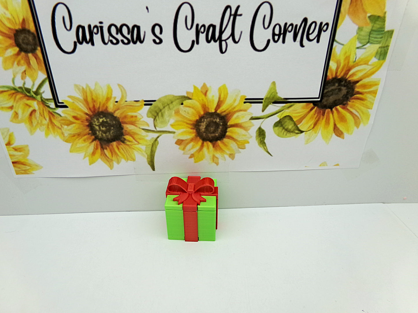 Christmas Present Trash Cover Minder