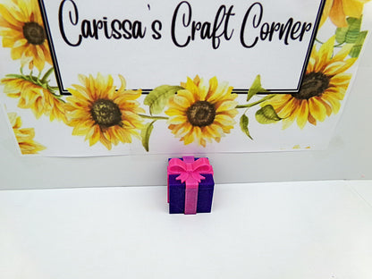 Christmas Present Trash Cover Minder